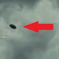 Heboh Penampakan Benda Diduga UFO Terbang di Langit Malang