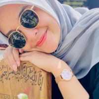 Tepati Janji Tak Nangis, Nabila Ishma Tersenyum Peluk Nisan Eril