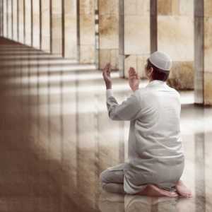 Bacaan Doa Setelah Adzan, Lengkap dengan Artinya
