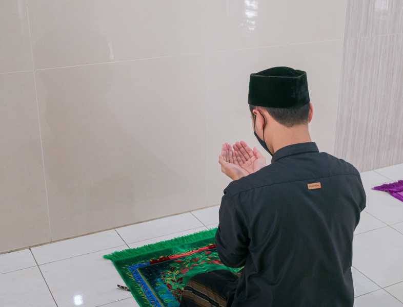 Tata Cara Sholat Tahajud yang Benar Beserta Aturan Bacaan Surat Sunnah