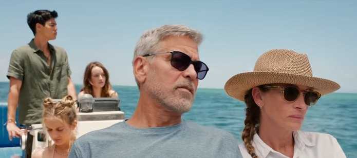     Maxime Bouttier bersama George Clooney dan Julia Roberts di film Ticket to Paradise (Universal Pictures / Youtube)