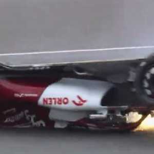 Video Detik-detik Kecelakaan Horor F1 Inggris, Mobil Alfa Romeo Terbalik dan Terseret