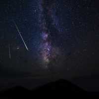 Hujan Meteor Hiasi Langit Bandung dan Yogyakarta