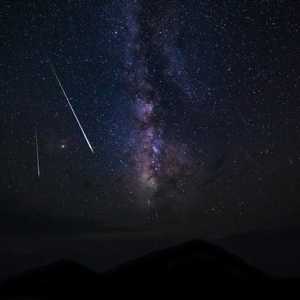 Ada Hujan Meteor Hiasi Langit Indonesia Malam Ini, Begini Cara menyaksikannya