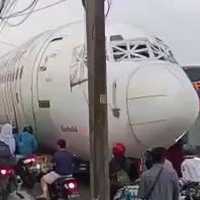 Video Pesawat Bikin Macet Jalan Parung Bogor