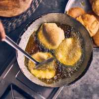 Dibocorkan Tukang Gorengan, Ini 5 Tips Minyak Goreng Tak Cepat Hitam dan Keruh