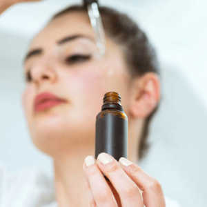 Apa Itu Retinol? Ini Manfaatnya Untuk Kulit dan Kenali Efek Sampingnya