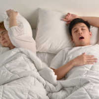 5 Cara Menghentikan Kebiasaan Mengorok