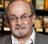 Penulis 'Ayat Setan' Salman Rushdie Ditikam di Leher, Begini Kondisinya Saat Ini