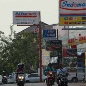 Ini 4 Alasan Kenapa Alfamart dan Indomaret Selalu Berdekatan
