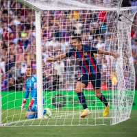 Hasil Sepak Bola: Barcelons-Madrid Pesta Gol, AC Milan, Spurs Ciamik