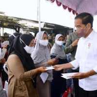 Pedagang Pasar Cicaheum Dapat Amplop Kosong Bantuan Jokowi, Ini Respons Istana