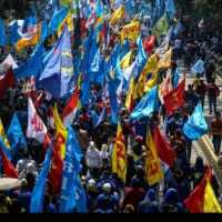 Demo Tolak Harga BBM Naik, Mahasiswa Padati Kawasan Patung Kuda