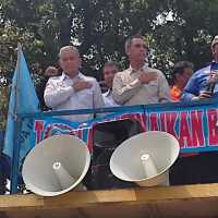 Kasetpres Temui Pendemo BBM, Presiden Jokowi Temui Relawan