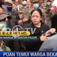 Ekspresi Puan Maharani Saat Bagikan Kaos Disorot Netizen