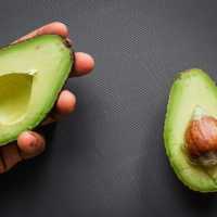Trik Bikin Alpukat Matang dalam 2 Jam
