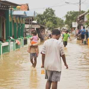 Banjir Jakarta meluas: 143 RT dan 16 jalan tergenang banjir hingga 1,2 meter