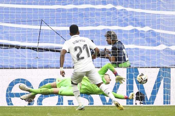     El Clasico Real Madrid vs Barcelona 3-1, Rodrygo memastikan Los Blancos unggul 3-1 atas Blaugrana