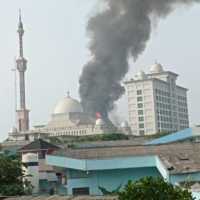 Kubah Masjid Islamic Center Jakarta Utara Kebakaran
