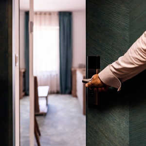 Check In di Hotel Berdua dengan Bukan Muhrim Bisa Dipenjara 6 Bulan