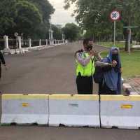 Rekaman CCTV Perempuan Bercadar Bawa Pistol Terobos Istana