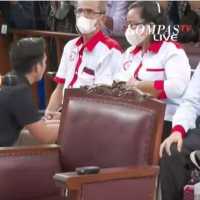 Ayah Brigadir J Ungkap Janji Bharada E Saat Sungkem