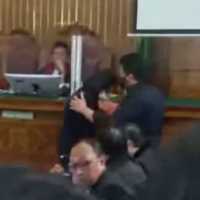 Ruang Sidang Riuh Saat Ferdy Sambo Peluk dan Cium Kening Putri Candrawathi