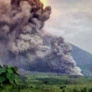 Gunung Semeru Meletus: Status Naik Level Jadi Awas, 1.979 Warga Mengungsi
