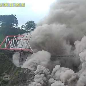Gunung Semeru 29 Kali Meletus Dalam 6 Jam