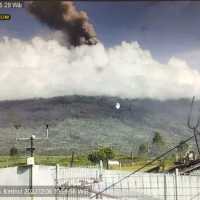 Gunung Kerinci Meletus, Semburkan Abu 700 Meter