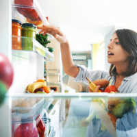 7 Makanan dan Minuman yang Tak Boleh Disimpan di Kulkas