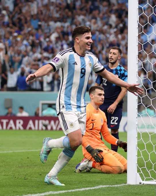     Argentina vs Kroasia: Julian Alvarez membawa Argentina unggul 3-0
