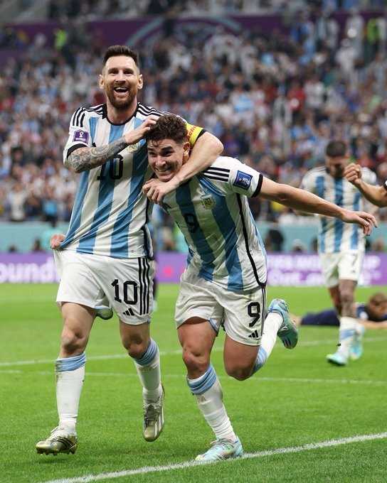     Argentina vs Kroasia: Julian Alvarez mencetak gol kedua Argentina dan membuat skor menjadi 2-0