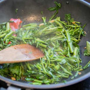 Makan Sayur Kangkung Bikin Ngantuk, Mitos atau Fakta?