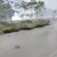 Fenomena Aneh Pasir Gunung Semeru Mengalir Seperti Air