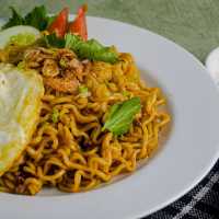 Geger Makan Indomie 2 Porsi di Simpang Lima Semarang Disuruh Bayar Rp76 Ribu