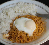 Nasi vs Mie Instan, Mana yang Bikin Cepat Gemuk?