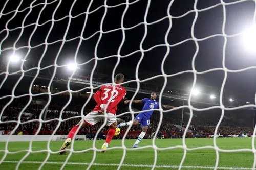     Notthingham Forest vs Chelsea 1-1, Raheem Sterling mencetak gol pertama untuk Chelsea