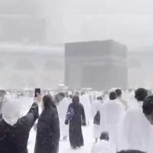 Heboh Video Salju Turun di Masjidil Haram, Arab Saudi Beri Penjelasan