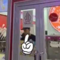 Kemenag Larang Mixue Pasang Logo Halal