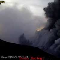 Gunung Marapi Meletus Semburkan Abu Vulkanik 1.500 M, Nasib 40 Pendaki Dipertanyakan