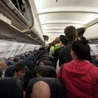 Pramugari Ini Sarankan Penumpang Pesawat Boarding Paling Akhir, Ada Keuntungan Ganda