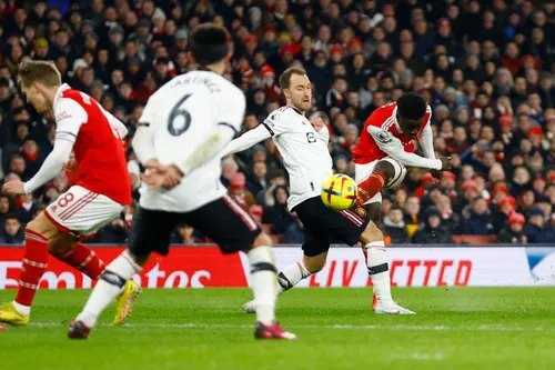     Arsenal vs Manchester United, Gol Bukayo Saka 