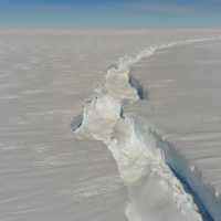 Gunung Es Seluas Kota London Pecah di Antartika