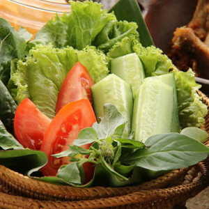 Alasan Orang Sunda Suka Makan Lalapan, Ada Peran Kompeni