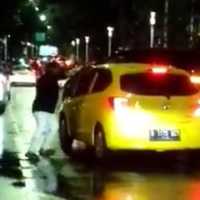 Sopir Fortuner Serang Mobil Brio Pakai Pedang dan Airsoft Gun Mainan