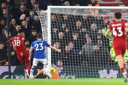     Hasil Liga Inggris: Cody Gakpo mencetak gol pertamanya bagi Liverpool saat mengalahkan Everton 2-0