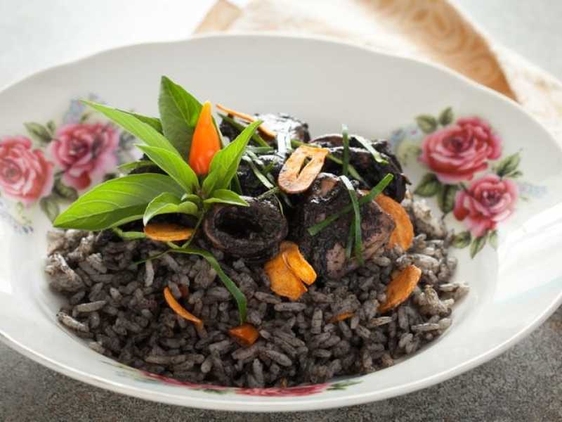 Resep Nasi Goreng Kluwek, Unik Lezatnya Mirip Rawon