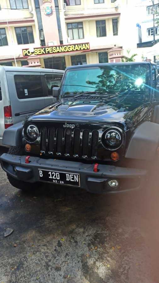     Jeep Rubicon diduga milik pelaku penganiayaan yang merupakan anak pejabat Ditjen Pajak