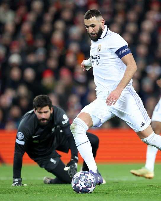    Liverpool vs Real Madrid: Karim Benzema mencetak dua gol dalam comeback sempurna Los Blancos saat menang 5-2 atas The Reds